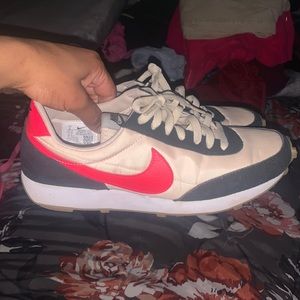 Nike Woman’s Daybreak 'Siren Red'